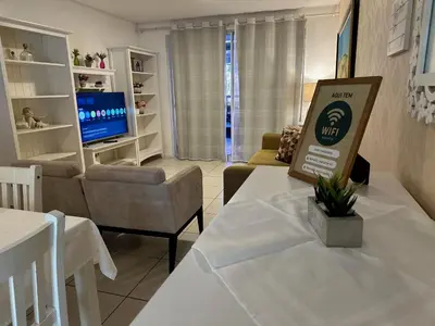 Uma televisão e/ou sistema de entretenimento em TerraMaris - Aptos vista mar, pe na areia, vizinho ao B Park