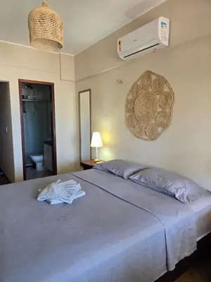 Uma cama ou camas num quarto em Cumbuco Penthouse - Som do Mar - Pé Na Areia - Ocean View - Ar Condicionado, perto do centro, 2 dormitórios, piscina, cozinha