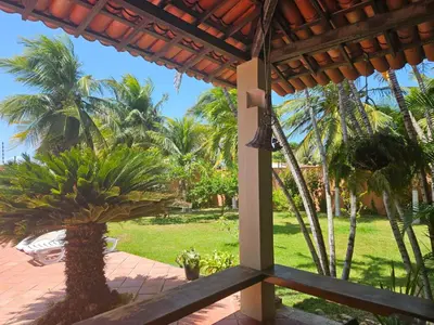 Um jardim no exterior de Vila jardim!