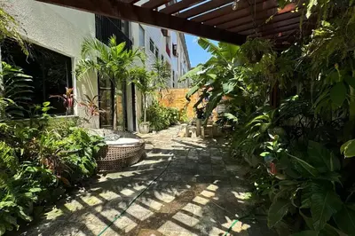 Um jardim no exterior de jardim Iracema
