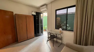 Uma área de estar em jardim Iracema