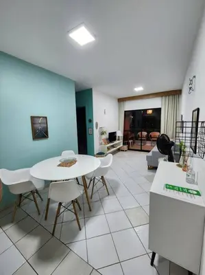 Uma área de estar em Lindo apartamento próximo ao Beach Park