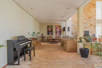 Uma área de estar em Casa Villa Hegy - Luxo a beira mar por Carpediem