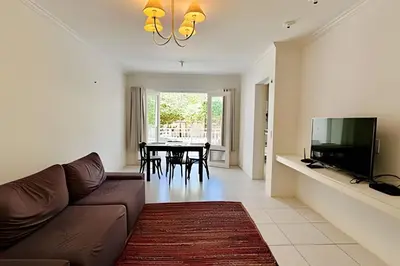 Uma televisão e/ou sistema de entretenimento em Bouganville Apartments