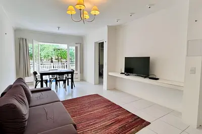 Uma televisão e/ou sistema de entretenimento em Bouganville Apartments