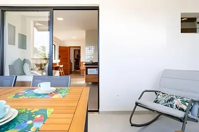 Uma área de estar em Arara House 2 • Charme e Tranquilidade