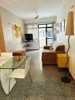 Uma televisão e/ou sistema de entretenimento em Apartamento a 300m Beira Mar-Meireles! Serviço Diário e Wi-fi 650Mb!