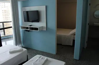 Uma cama ou camas num quarto em Flat Atlântico 1402