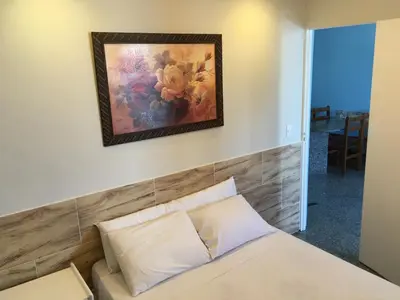 Uma cama ou camas num quarto em Flat Atlântico 1402