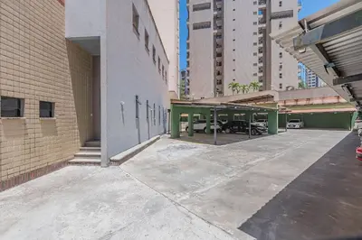 O edifício onde o apartamento está situado