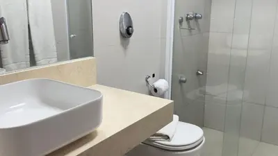 Uma casa de banho em Iracema Residence Frente Mar by Escala Imóveis