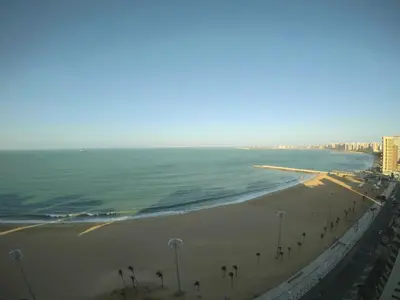 Uma vista do mar geral ou uma vista do mar a partir do apartamento
