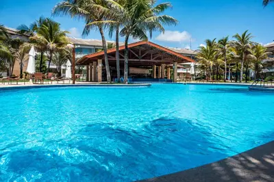 A piscina em ou perto de Tenha a praia aos seus pés - Apê na Areia com banheira, 2 suítes em condomínio exclusivo com lazer e acesso direto ao mar