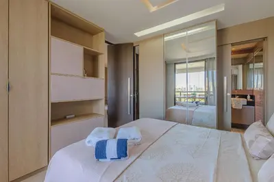 Uma cama ou camas num quarto em Wai Wai #A405 - Apê Vista Mar por Carpediem