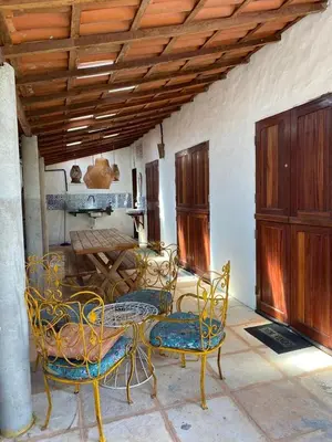 Uma área de estar em casa arandu