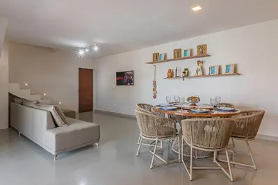 Uma área de estar em Casa Guerreiro - Elegância no Cumbuco by Carpediem
