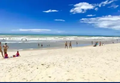 Uma praia em ou perto do apartamento