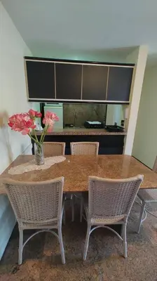 Uma área de estar em Flat Atlântico linda vista 1503