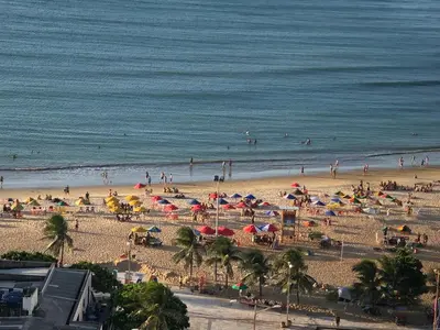 Uma praia em ou perto do apartamento