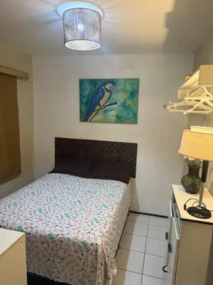 Uma cama ou camas num quarto em Apartamento mobiliado com dois quartos para locação fixo e mensal
