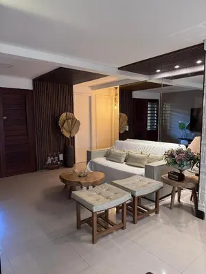 Uma área de estar em Bangalô Beira Mar Aquiraz Manhattan Beach 3 Suítes