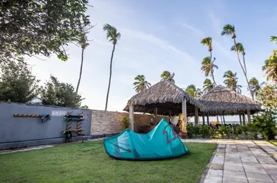 Um jardim no exterior de Eco Paradise Cumbuco 128