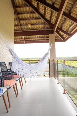 Uma varanda ou terraço em Casa Iparaí - Chácara de águas cristalina