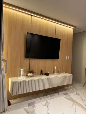 Uma televisão e/ou sistema de entretenimento em Vista Mar incrível com 2 Quartos Beira Mar Fortaleza