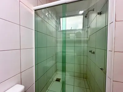 Uma casa de banho em Luxo e Conforto à Beira-Mar com acesso direto para a praia no Porto das Dunas com 3 suítes, ideal para Famílias Exigentes