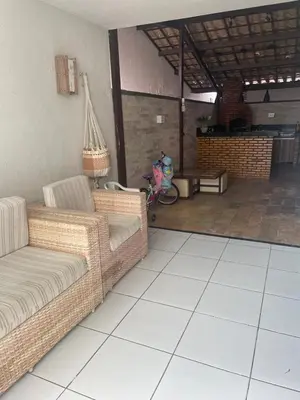 Uma área de estar em Casa Condomínio Eusébio Amador