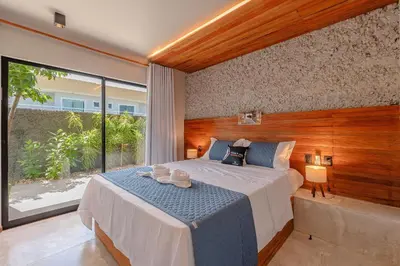 Uma cama ou camas num quarto em Summerville #117 - Luxo no Cumbuco by Carpediem