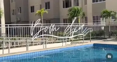 A piscina em ou perto de Carlos nascimento