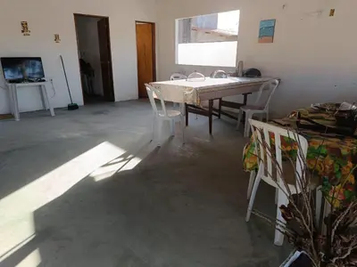 Uma televisão e/ou sistema de entretenimento em Oásis
