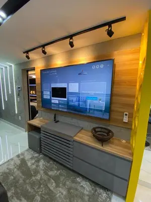 Uma televisão e/ou sistema de entretenimento em Apartamento de luxo na Beira Mar