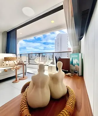 Uma área de estar em Flat Luxo com Coworking, Academia e Rooftop - WiFi 1Gb - Beira Mar 4 min