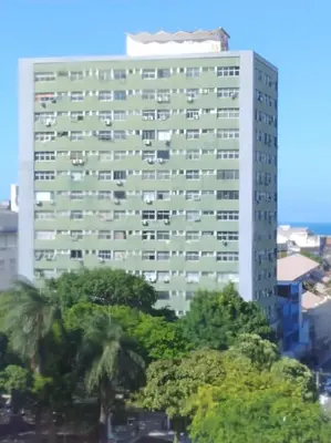 O edifício onde o apartamento está situado