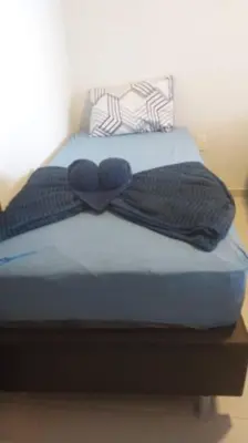 Uma cama ou camas num quarto em Apartamento Sobre as Ondas