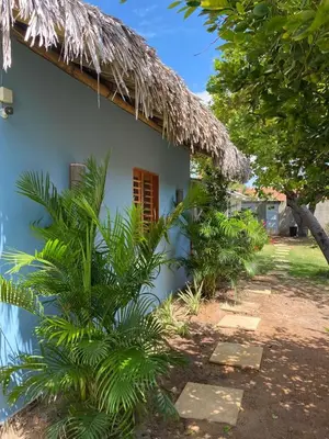 Um jardim no exterior de Maison Annick
