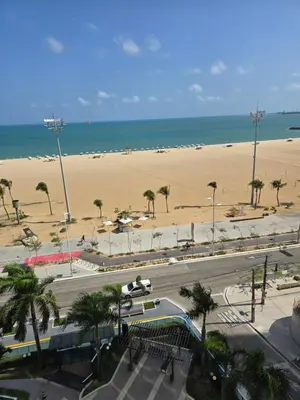 Uma vista do mar geral ou uma vista do mar a partir do apartamento
