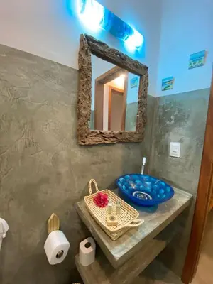 Uma casa de banho em Suítes em praça pontal de Maceió