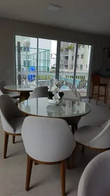 Uma área de estar em Appartement tout confort au bord de mer