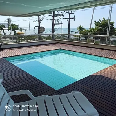 A piscina em ou perto de Flat Beira Mar com vista total para o mar