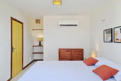 Uma cama ou camas num quarto em The Point Bangalô Pé na Areia em Fortim By Carpediem