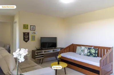 Uma televisão e/ou sistema de entretenimento em Último andar no VG Sun com acesso a praia