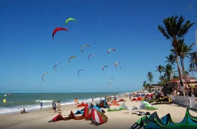 Uma praia em ou perto do apartamento