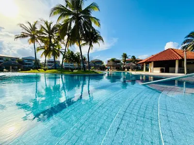 A piscina em ou perto de Flat Aquaville perto do Beachpark com 3 Suites