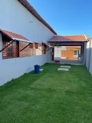 Um jardim no exterior de Casa com piscina beberibe