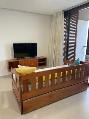 Uma televisão e/ou sistema de entretenimento em Loft Charmoso com Rooftop no Vila das Dunas