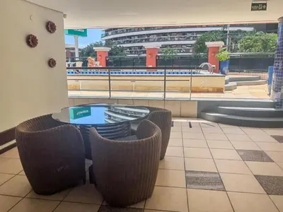 A planta de Flat moderno, 2 quartos dentro de hotel famoso