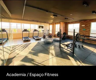 O centro de fitness e/ou as comodidades de fitness de Apartamento confortável e próximo da praia